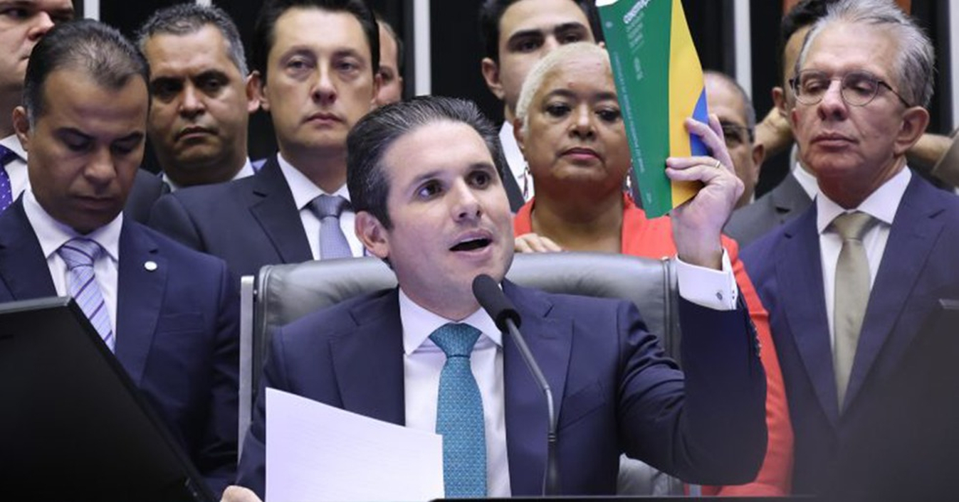 No momento, você está visualizando Hugo Motta, que retomou a cadeira da Câmara com dificuldade, marca sessão para esta quinta-feira (7)