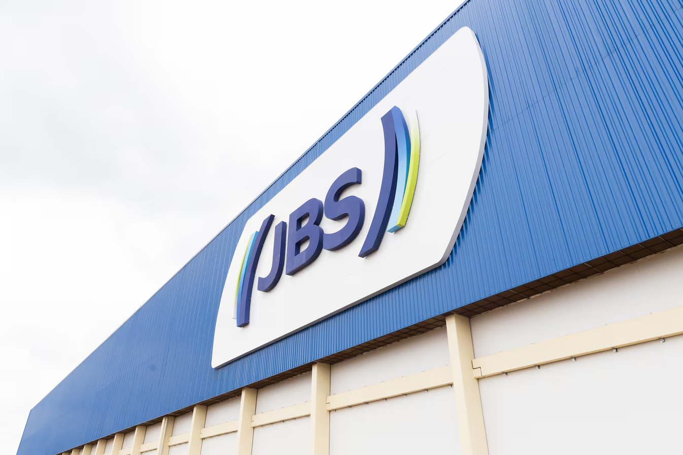 No momento, você está visualizando JBS alcança US$ 20,9 bilhões de receita no segundo trimestre de 2025