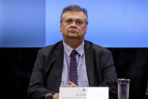 Leia mais sobre o artigo LEI MAGNITSKY: Bancos derretem e impacto já atinge dólar e juros, diz Maciel, da AZ Quest