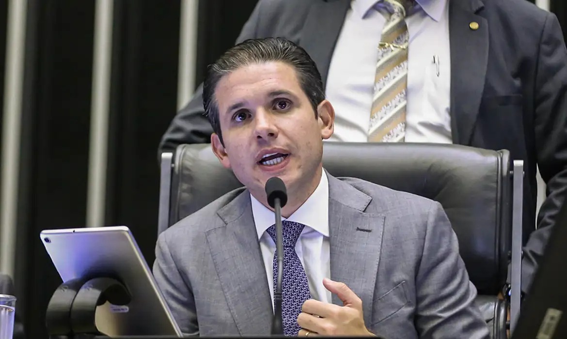 No momento, você está visualizando Motta acelera votação da PEC das Prerrogativas na Câmara