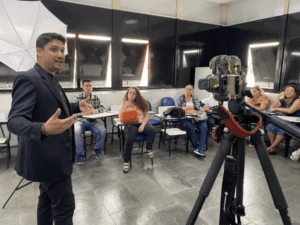 Leia mais sobre o artigo JOVENS: Prefeitura oferece cursos gratuitos de manicure, foto amadora e vendas digital