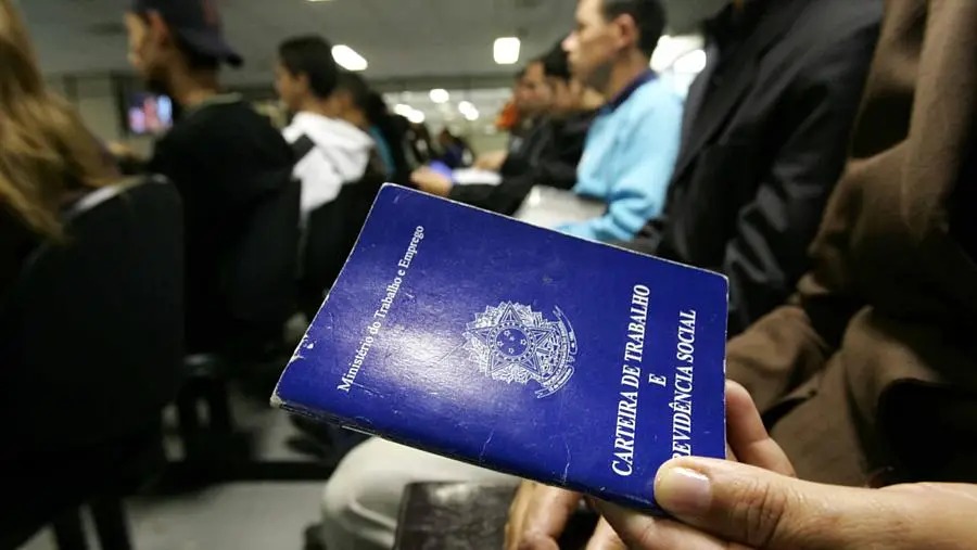 No momento, você está visualizando Tarifaço pode afetar até 726,7 mil empregos e reduzir R$ 3,3 bilhões em contribuições a INSS e FGTS