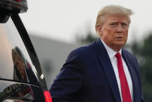 Leia mais sobre o artigo Trump impõe tarifa de 100% para chips importados nos EUA