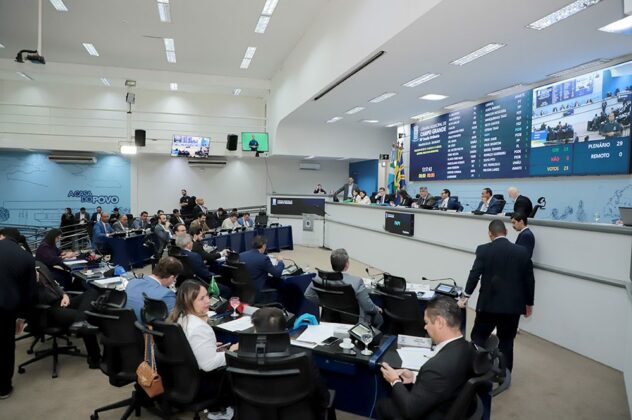No momento, você está visualizando Com muita discussão e voto de Minerva, PL dos bebedouros públicos é aprovado