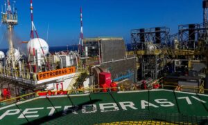 Leia mais sobre o artigo Brasil bate pela 1ª vez marca de 5 milhões de barris de petróleo e gás