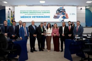 Leia mais sobre o artigo Médicos veterinários são homenageados em Sessão Solene na Câmara Municipal