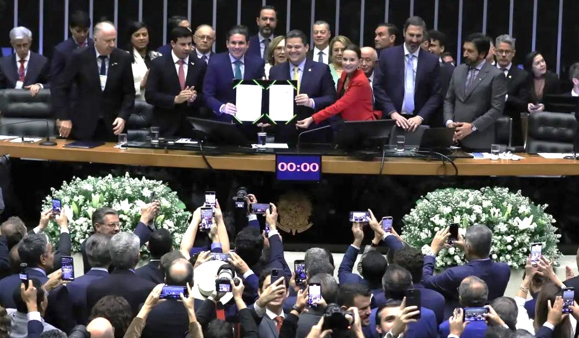 No momento, você está visualizando Congresso promulga PEC que muda regras para pagamento dos precatórios