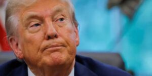 Leia mais sobre o artigo Economia global resiste aos choques da política econômica de Trump, mas riscos permanecem