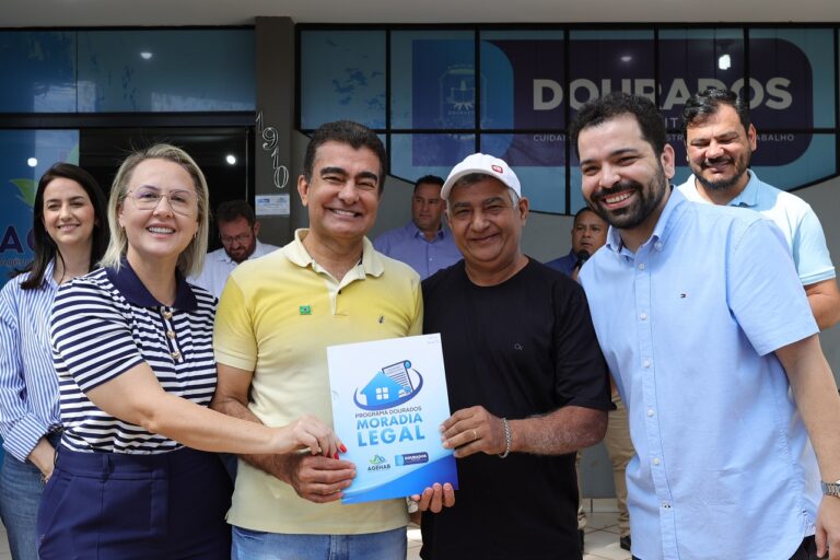 No momento, você está visualizando Prefeitura entrega mais 75 títulos de regularização fundiária em Dourados