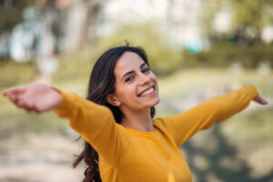 Leia mais sobre o artigo Felicidade está do lado oposto do consumismo, aponta pesquisa