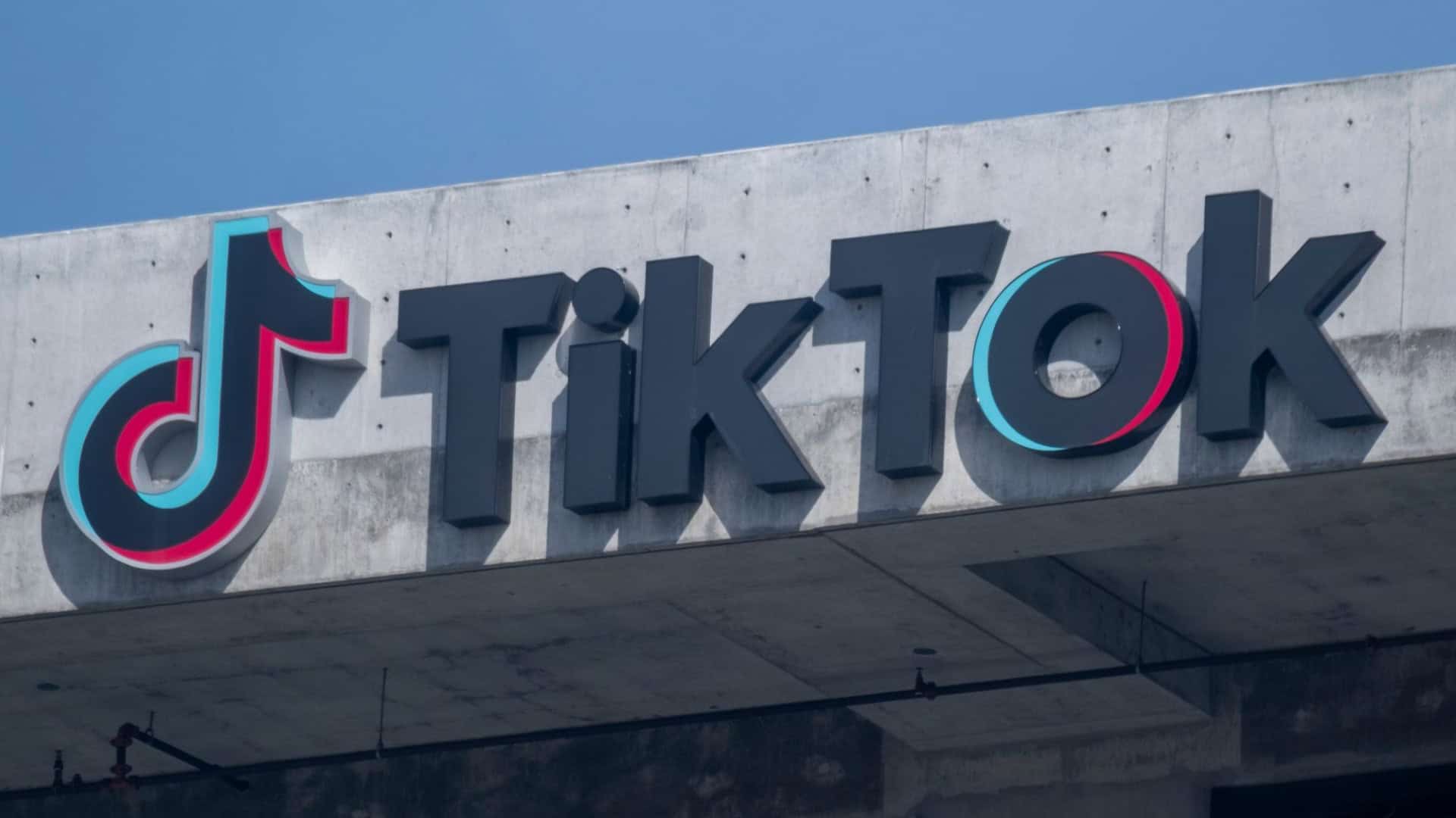No momento, você está visualizando França pede investigação criminal contra TikTok por riscos a jovens