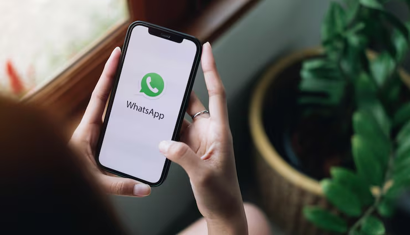 No momento, você está visualizando NOVO GOLPE: Hackers usam espelhamento de tela para roubar sua conta no WhatsApp