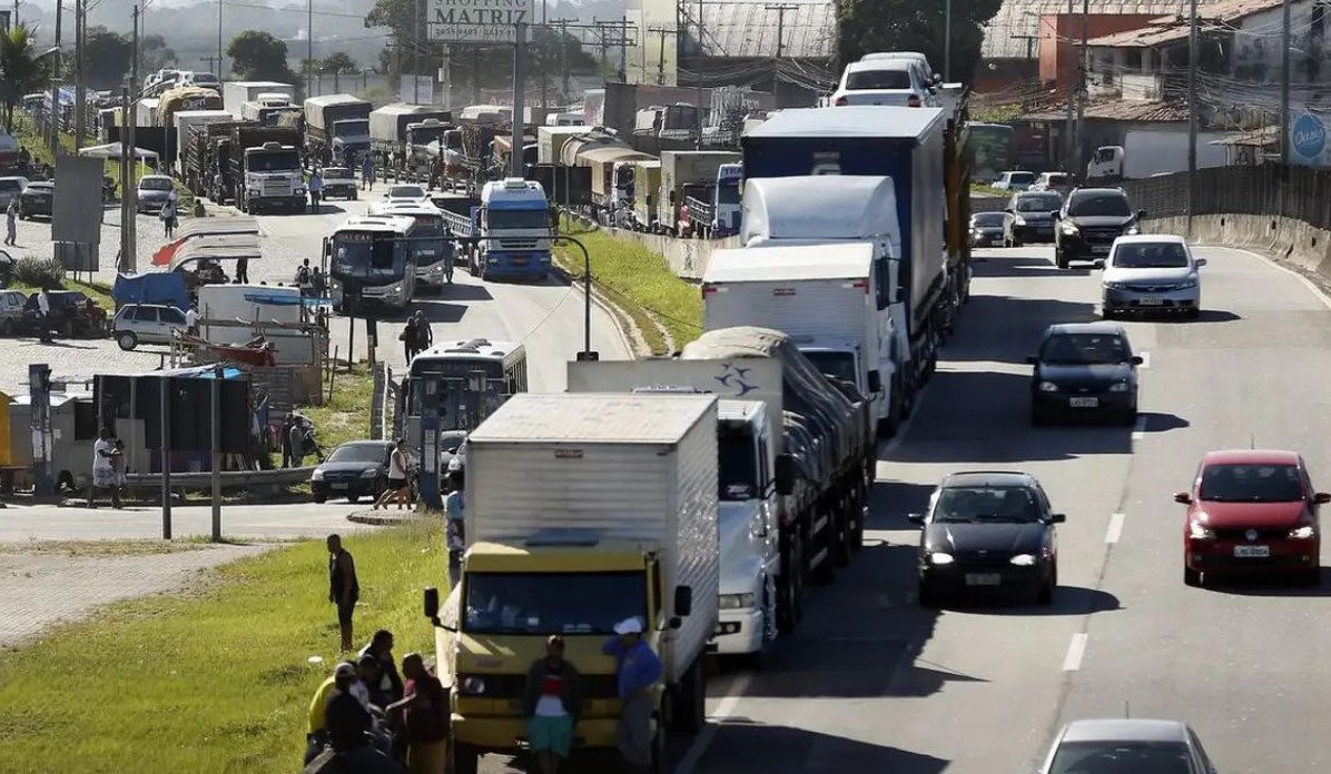 No momento, você está visualizando Dia do Caminhoneiro lembra importância de políticas para a categoria