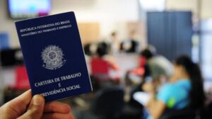 Leia mais sobre o artigo IBGE: Taxa de desemprego no Brasil cai para 5,6% e atinge mínima histórica
