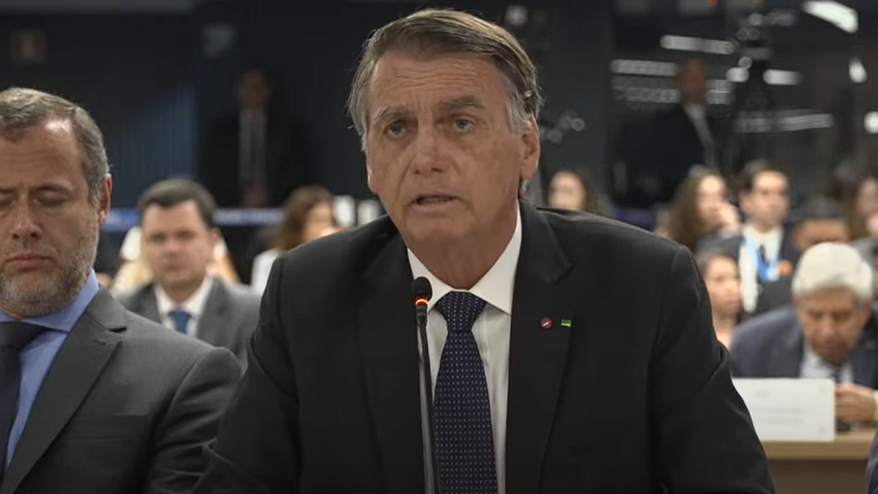 No momento, você está visualizando Julgamento de Bolsonaro e aliados é retomado com voto de Moraes
