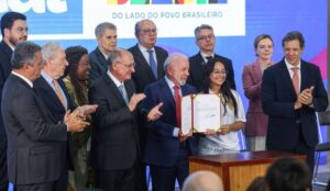 Leia mais sobre o artigo Presidente sanciona lei contra adultização de crianças nas redes