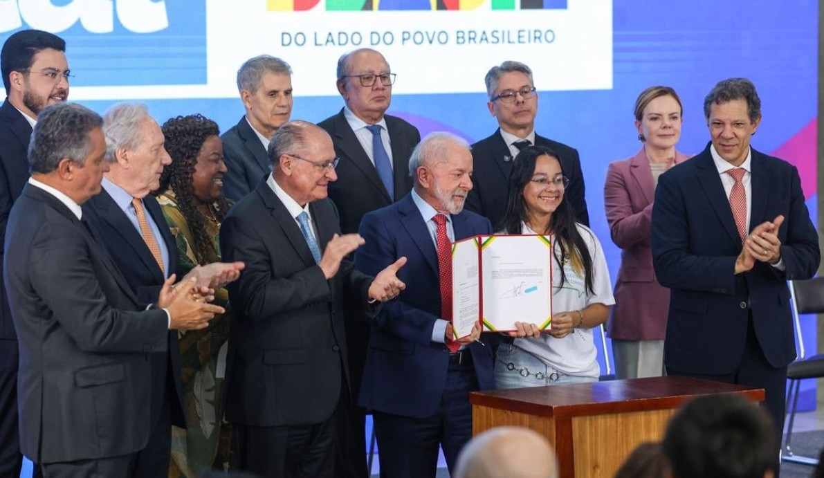 No momento, você está visualizando Presidente sanciona lei contra adultização de crianças nas redes