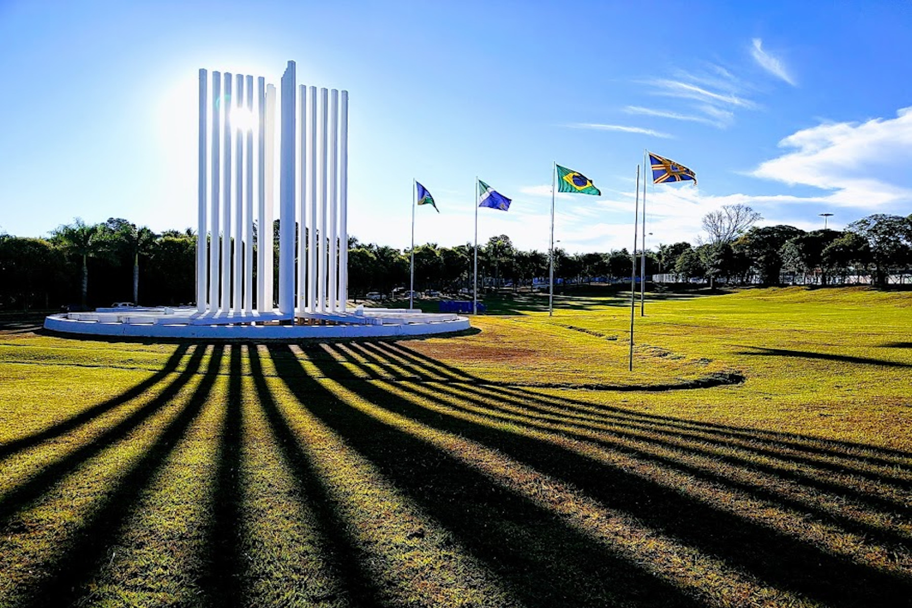 No momento, você está visualizando Monumento “Paliteiro” da UFMS receberá iluminação azul em homenagem aos 60 anos da Administração no Brasil