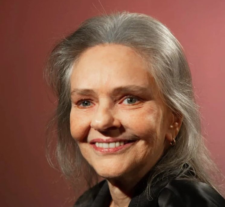 No momento, você está visualizando Morre Angela Ro Ro, ícone da música brasileira, aos 75 anos