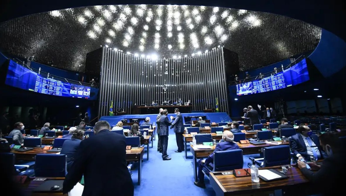 No momento, você está visualizando Senado aprova projeto que torna inafiançável homicídio cometido por motoristas bêbados ou em racha