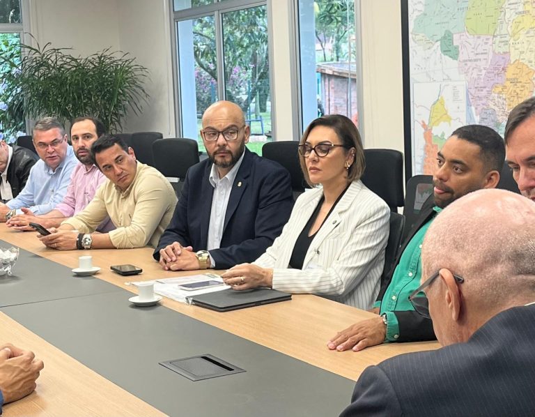 No momento, você está visualizando Prefeito de Naviraí participa de agenda na Itaipu Binacional em Foz do Iguaçu