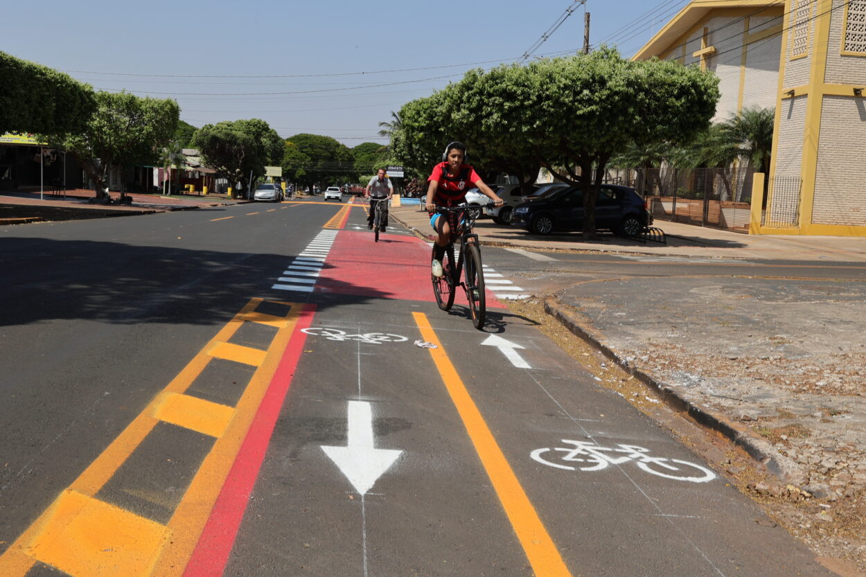 No momento, você está visualizando Prefeitura revitaliza ciclofaixas e reforça segurança no trânsito de Dourados