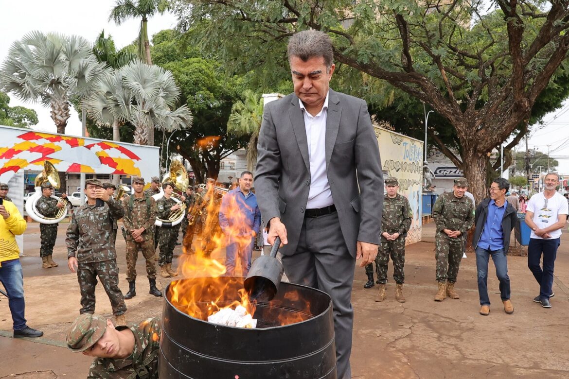 No momento, você está visualizando Prefeitura abre Semana da Pátria com o prefeito destacando a importância do patriotismo