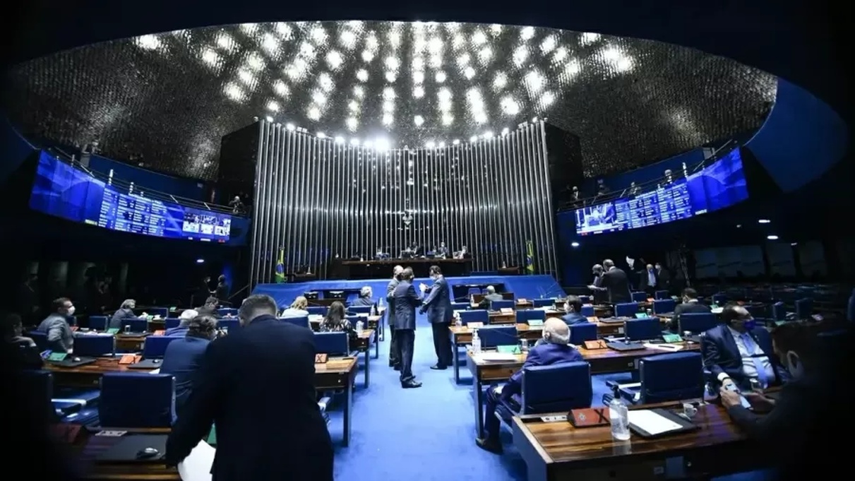No momento, você está visualizando Senado aprova retirada de despesas com tarifaço do teto de gastos