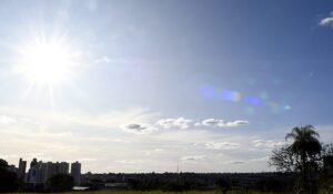 Leia mais sobre o artigo TEMPO: Fim de semana em MS terá calor intenso e pancadas de chuva; Capital chega a 36°C