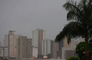 Leia mais sobre o artigo TEMPO: Frente fria chega a MS nesta quinta-feira e provoca chuva e queda de temperatura