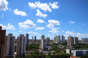 Leia mais sobre o artigo TEMPO: Setembro começa quente e instável em MS, com risco de chuva forte e granizo