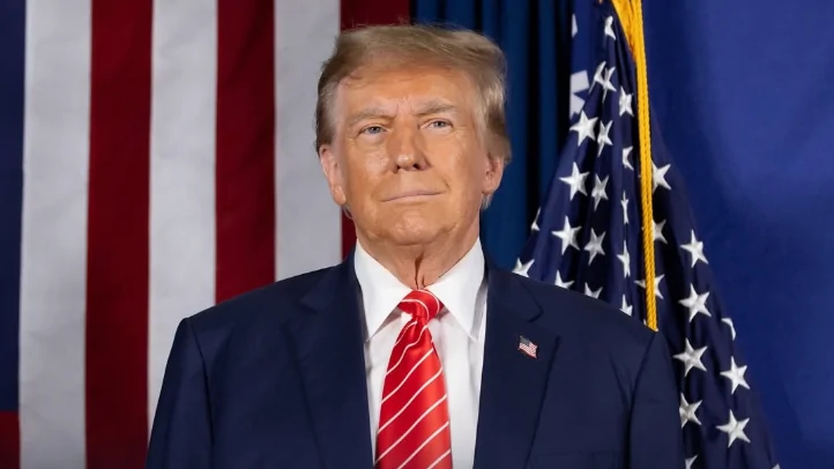 No momento, você está visualizando Trump anuncia tarifas sobre produtos farmacêuticos, móveis e caminhões pesados