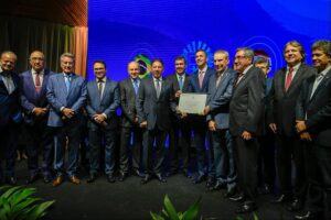 Leia mais sobre o artigo ALEMS homenageia presidente do Paraguai e reafirma parceria institucional entre os países