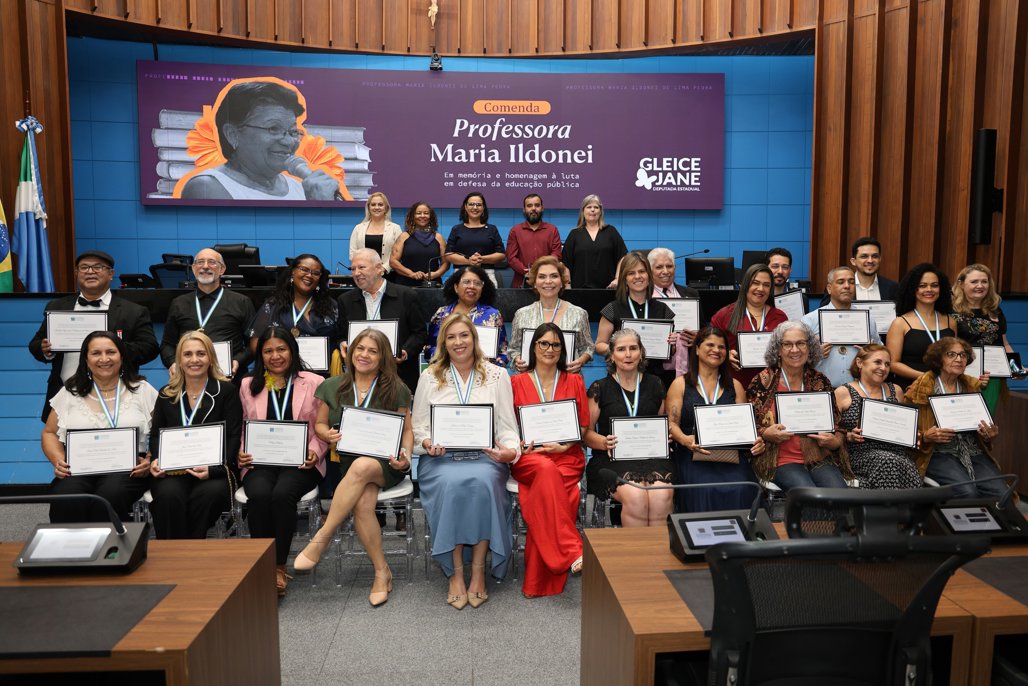 No momento, você está visualizando ALEMS: Sessão solene rememora Maria Ildonei e homenageia Dia dos Professores