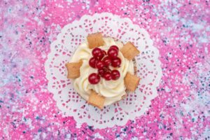 Leia mais sobre o artigo GLITTER POLÊMICO: Anvisa alerta sobre o uso de pós decorativos nos alimentos