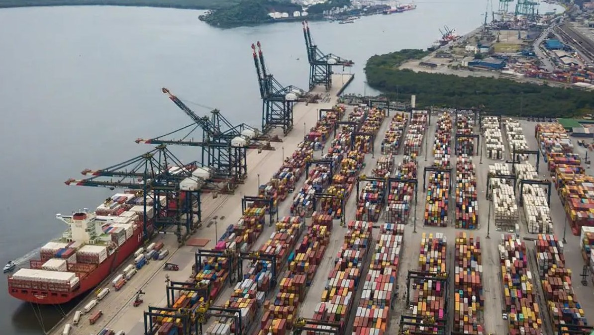 No momento, você está visualizando BNDES aprova R$ 1,6 bilhão para afetados pelo tarifaço dos EUA