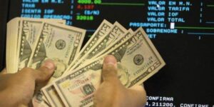 Leia mais sobre o artigo Bolsa bate recorde e dólar cai após reunião entre Lula e Trump