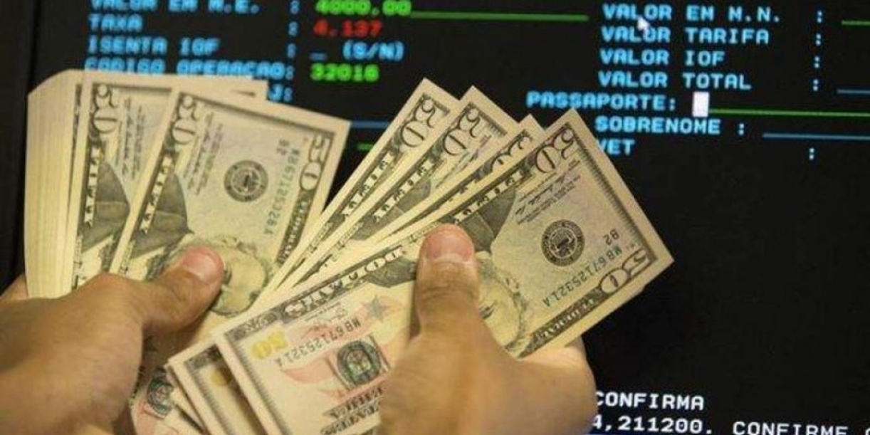 No momento, você está visualizando Bolsa bate recorde e dólar cai após reunião entre Lula e Trump