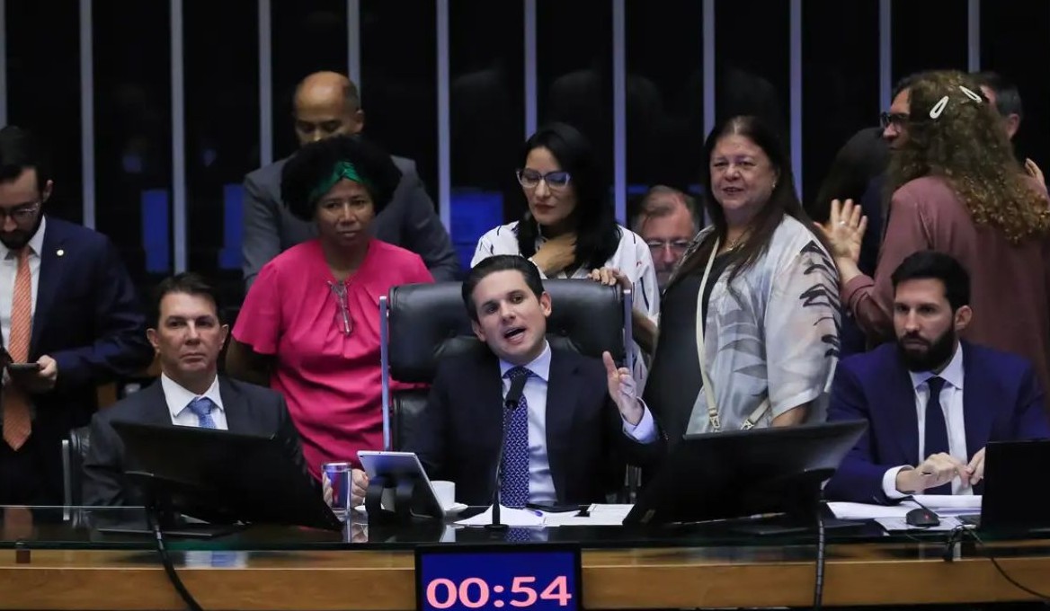 No momento, você está visualizando Câmara dos Deputados aprova licença menstrual de até 2 dias