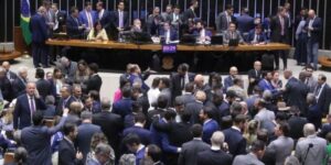 Leia mais sobre o artigo Câmara aprova projeto com regras para atuação de influenciadores mirins