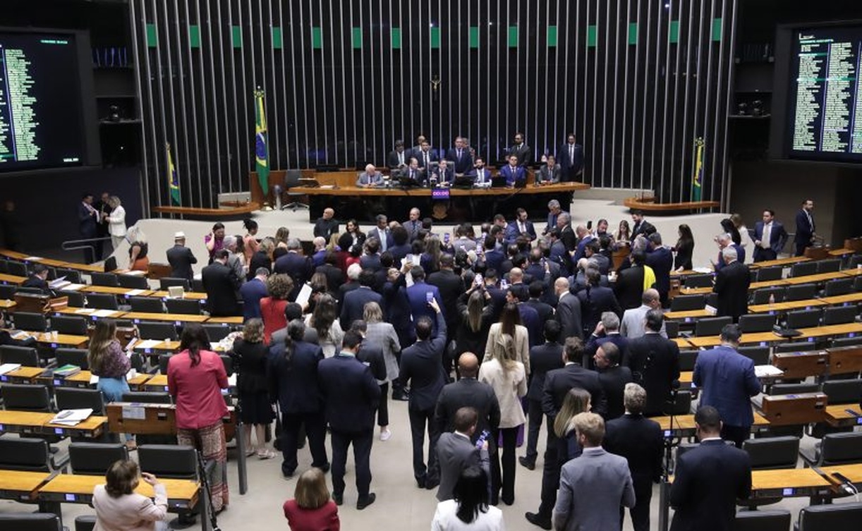 No momento, você está visualizando IOF: Câmara aprova retirada de MP da pauta por 251 a 193