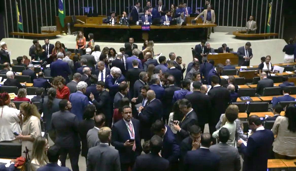 No momento, você está visualizando Unânime: Câmara aprova isenção do IR para quem ganha até R$ 5 mil