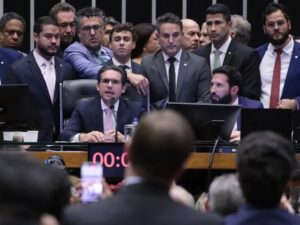 Leia mais sobre o artigo Câmara deve votar projetos sobre falsificação de bebidas e combate ao câncer de mama