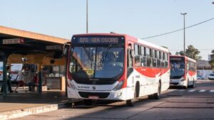 Leia mais sobre o artigo Motoristas de Campo Grande cruzam braços e cidade amanhece sem ônibus