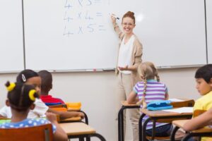 Leia mais sobre o artigo DIA DO PROFESSOR: Confira se o dia 15 de outubro é feriado