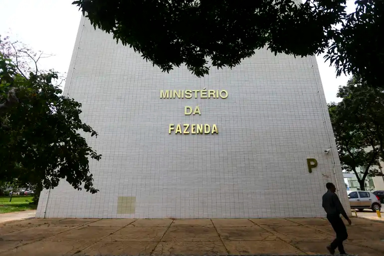 No momento, você está visualizando Tributação: Fazenda cede em LCI e LCA e negocia corte de alíquotas para bets e fintechs