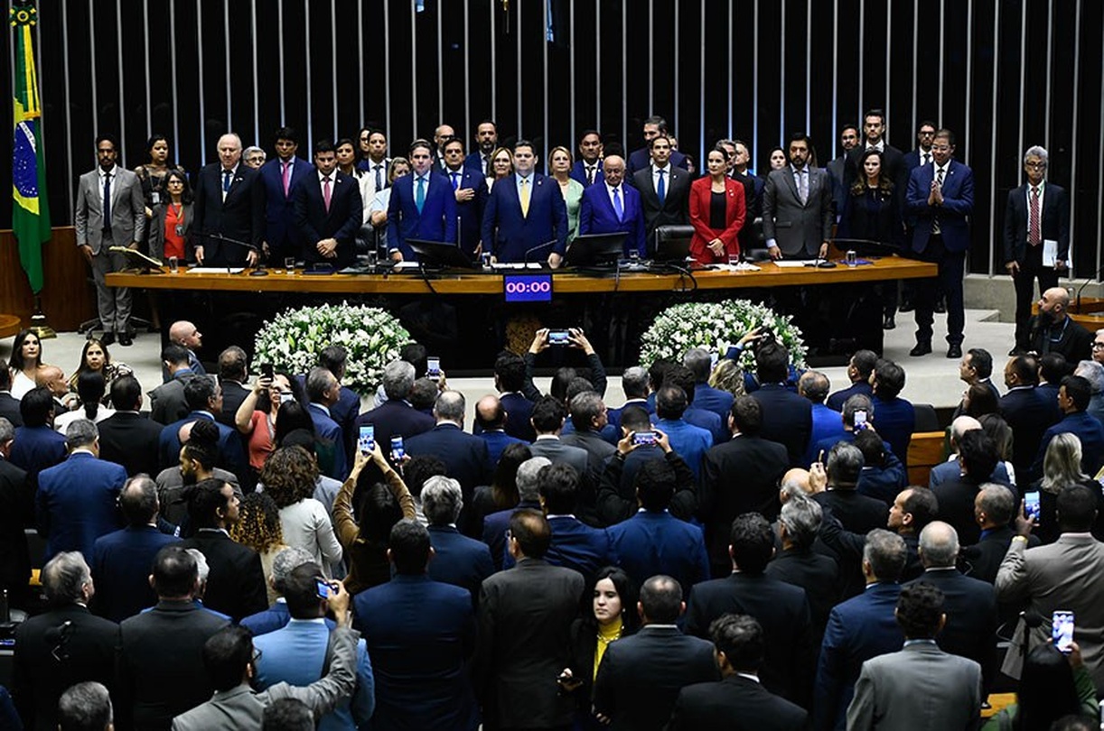 No momento, você está visualizando Governo avalia novo aumento do IOF e corte de emendas para cobrir rombo de R$ 46 bi