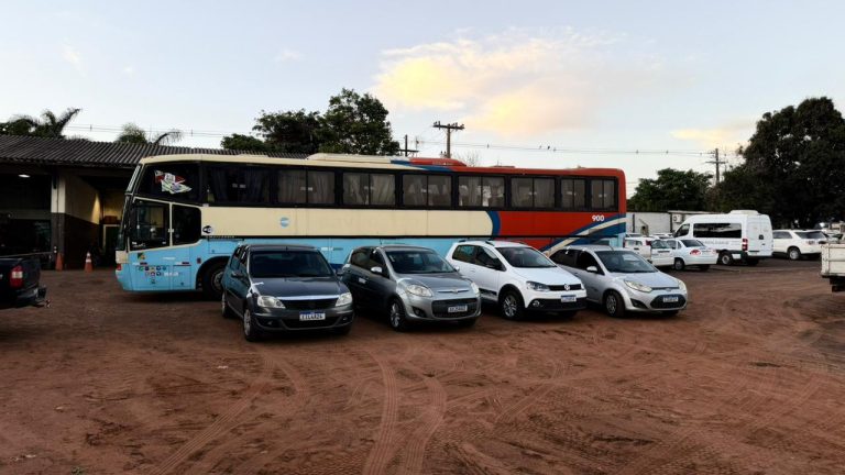 No momento, você está visualizando Prefeitura de Naviraí Recebe Veículos e Pneus da Receita Federal