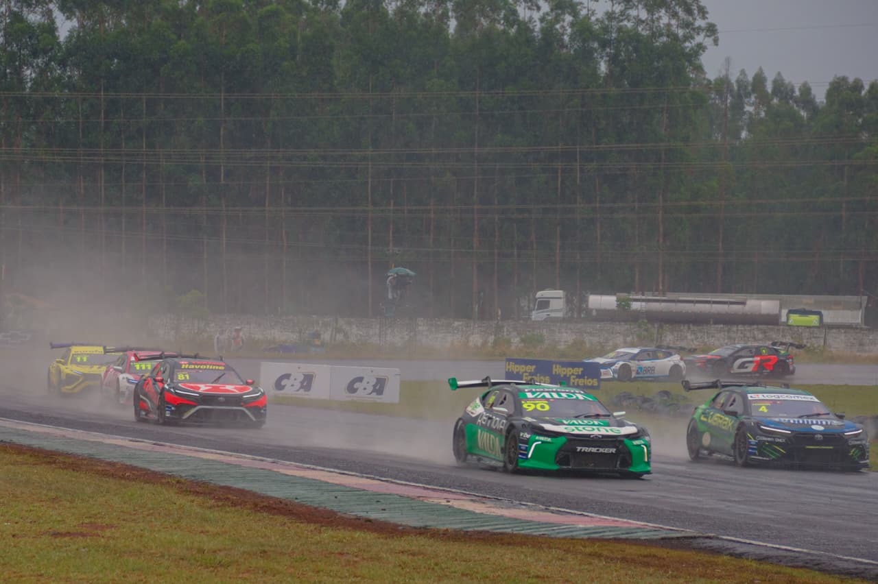 No momento, você está visualizando CHUVA E EMOÇÃO:  O retorno da Stock Car acelera os corações em Campo Grande