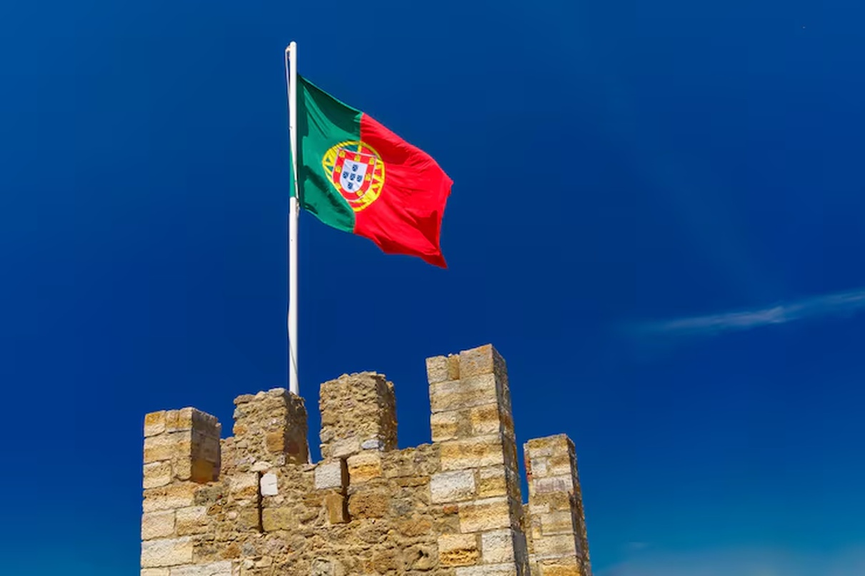 No momento, você está visualizando Portugal aprova lei que endurece regras para imigrantes; veja como afeta brasileiros